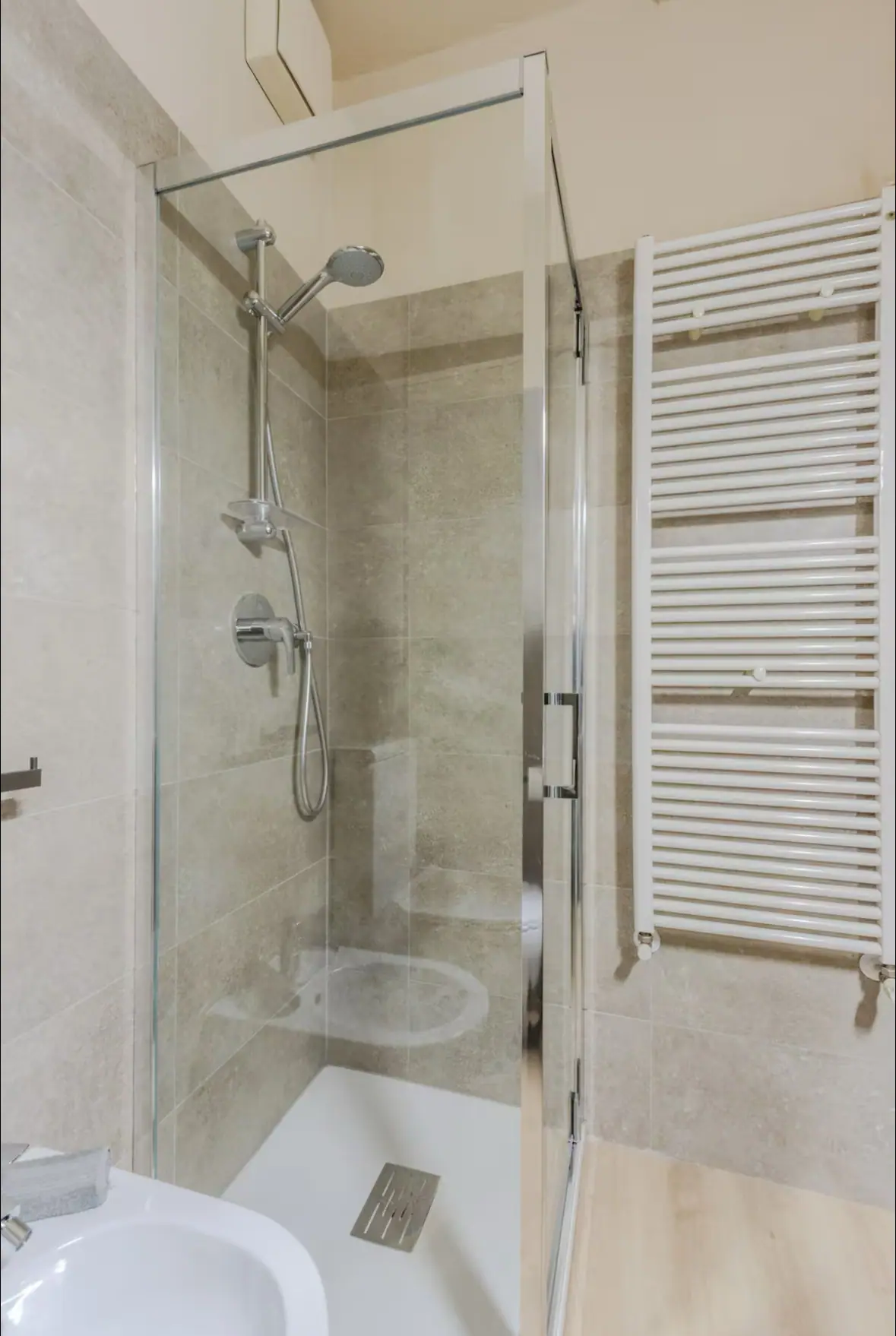 Bathrooms — photo 2