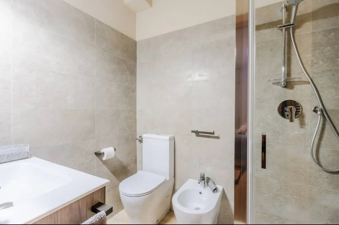 Bathrooms — photo 3